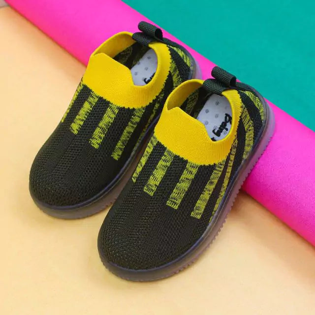 Kids Light Up Pull On Shoes Toddler Girls Boys Breathable Led Flashing Sneakers Running Shoes Slip-on For Boys&Girls (Black/Yellow)
