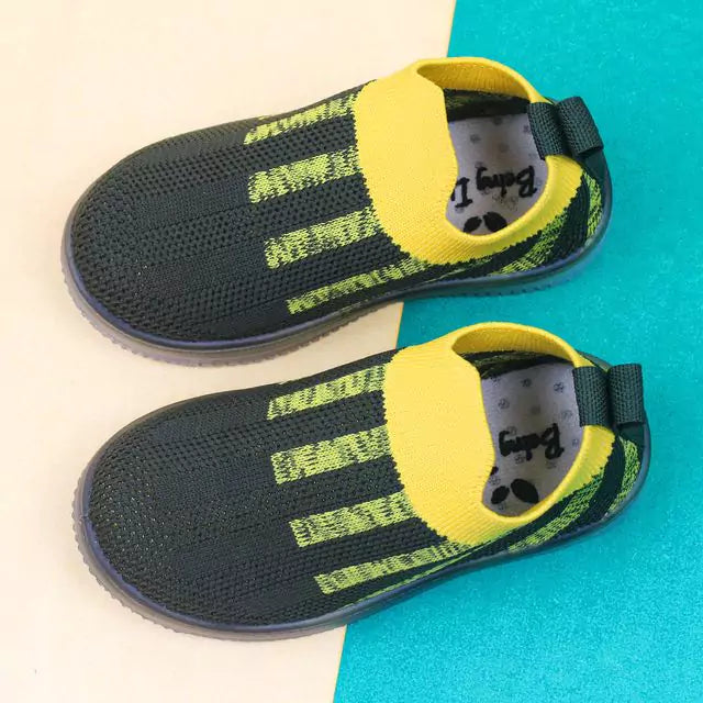 Kids Light Up Pull On Shoes Toddler Girls Boys Breathable Led Flashing Sneakers Running Shoes Slip-on For Boys&Girls (Black/Yellow)
